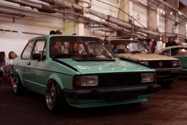 Quels types de chaussures en toile conviennent pour des tenues de week-end?