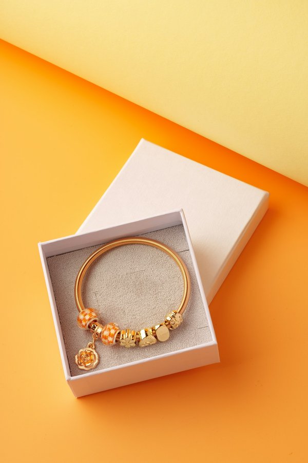 Bracelet or 18 carats : l'élégance qui sublime votre style